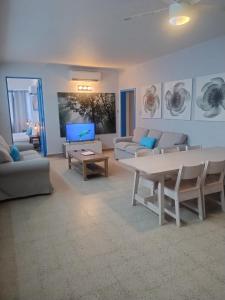 4BR Walk to Condado Beach Wifi & Parking