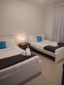 4BR Walk to Condado Beach Wifi & Parking