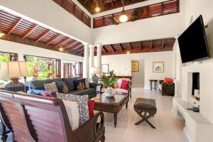 Hospitality Expert HALF HILL 3BR Pool Beach