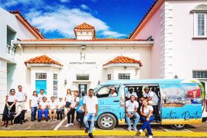 Hospitality Expert HALF HILL Pool Beach