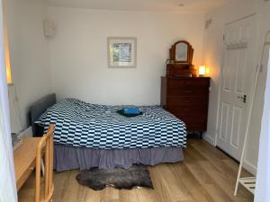 Garden room with parking