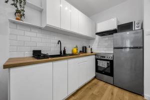 Downtown Apt - Trams&Bus Nearby - by Rentujemy