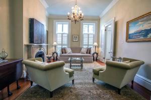 Getaway on Gordon by Lucky Savannah