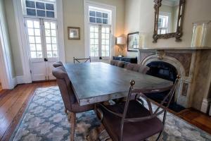 Getaway on Gordon by Lucky Savannah