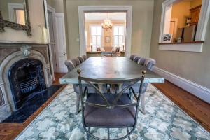 Getaway on Gordon by Lucky Savannah