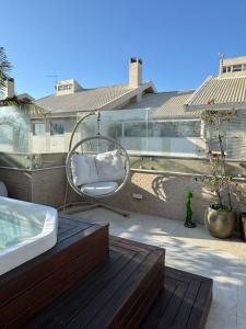 Cobertura de alto padrão a 300m do mar