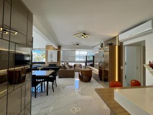 Cobertura de alto padrão a 300m do mar