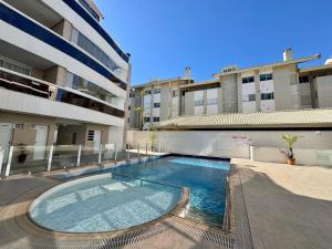 Cobertura de alto padrão a 300m do mar