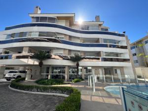 Cobertura de alto padrão a 300m do mar