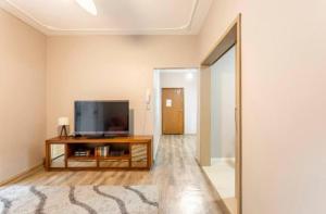 Spacious and well located 2 Bedrooms