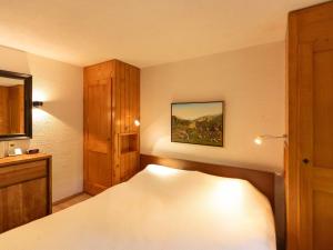 Apartment Les Hespérides 2 by Interhome