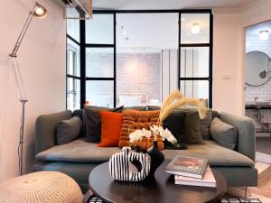 Prime Chidlom 50sqm l Large Kitchen l Walk to BTS l Wifi