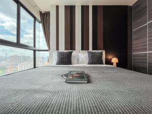 Near MRT l Modern 2BR l Pool and Gym l Sontana