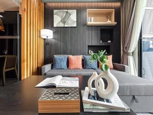 Near MRT l Modern 2BR l Pool and Gym l Sontana