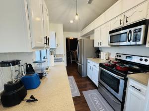 Fenced Yard • Fire pit • Fireplace • Pet Friendly