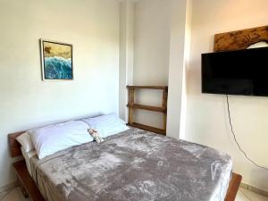 Tortuga, 1BR Apartment in Villa Mar y Sol, Pool, Big Deck, and Wildlife