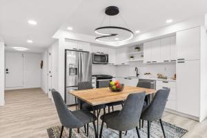 Newly Built 2BR and 2BA MtnView Retreat in DT Canmore