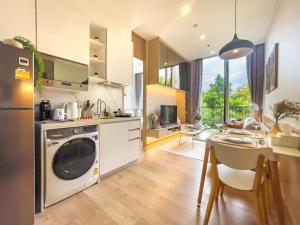 Asoke Luxury High Rise - Steps to BTS and MRT - WiFi