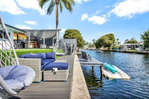 Casa Utopia Waterfront Pool 15 min to Beach