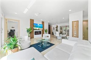 Baby Camellia Modern, luxurious and spacious house