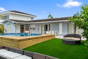 Casa Santorini Waterfront Pool