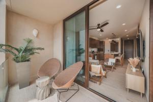 Luxe 2BR 2BA w 3 Pools Plunge Rooftop Family