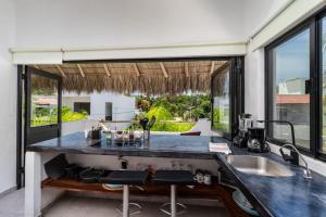 2 legit 2 quit in San Pancho