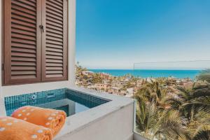 Caivama Luxe Condo with Ocean Views