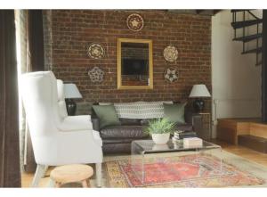 Sycamore Carriage House by Lucky Savannah