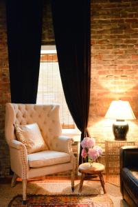 Sycamore Carriage House by Lucky Savannah