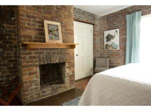Sycamore Carriage House by Lucky Savannah
