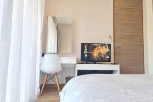 Specious Condo At Nimman With Rooftop Pool