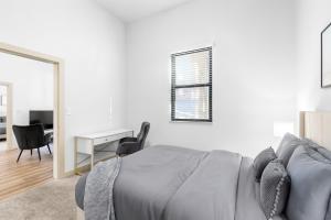 Chic Mid-Rise Apartment 2BR Getaway