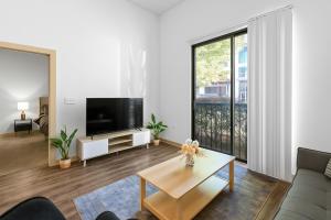 Chic Mid-Rise Apartment 2BR Getaway