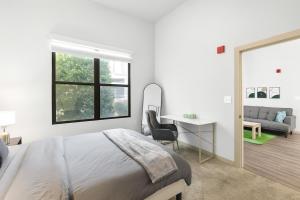 Chic Mid-Rise Apartment 2BR Getaway