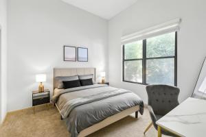 Chic Mid-Rise Apartment 2BR Getaway