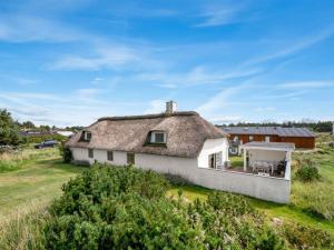 Holiday Home Reinhard - from the sea by Interhome