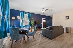 Cozy King Bed Suite with Free Parking