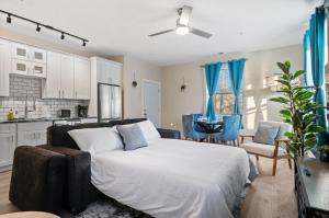 Cozy King Bed Suite with Free Parking