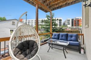 3 Story home with 10 beds and Free off street parking