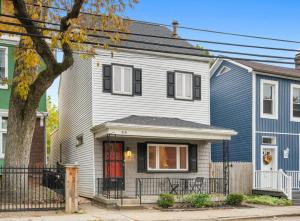 3 BR home, steps from Walnut Street with Free parking