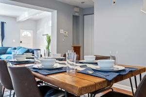 3 BR home, steps from Walnut Street with Free parking