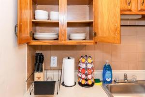 Spacious 1-Bedroom Condo with Kitchen, Free Parking and Fitness Center