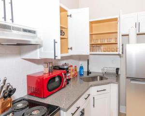 Central Albany Apartment with WiFi Walk to Capitol and Empire Plaza