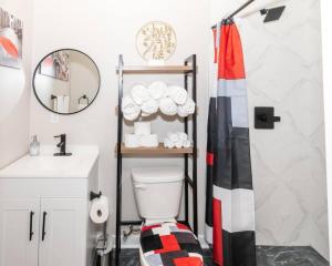 Central Albany Apartment with WiFi Walk to Capitol and Empire Plaza