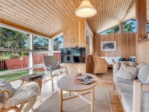 Holiday Home Ingobert - 600m from the sea by Interhome