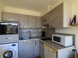 Apartment Gruissan Port-5 by Interhome