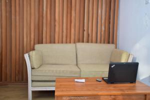 Acacia Lounge &Grill, Hakati