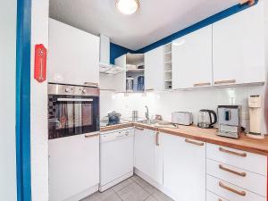 Apartment Les Pistes-21 by Interhome