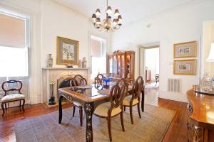 Wilkes Pied-a-terre by Lucky Savannah